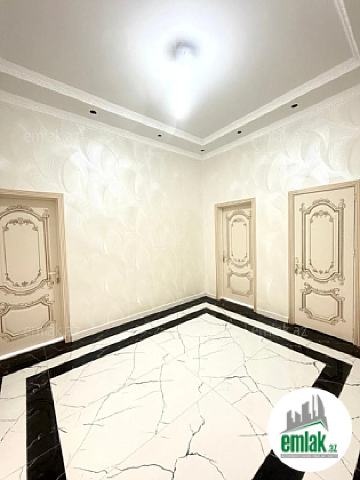 Satılır 2 otaqlı köhnə tikili 85 m²