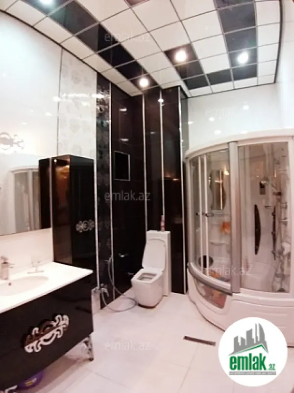 Satılır 5 otaqlı həyət evi 500 m²