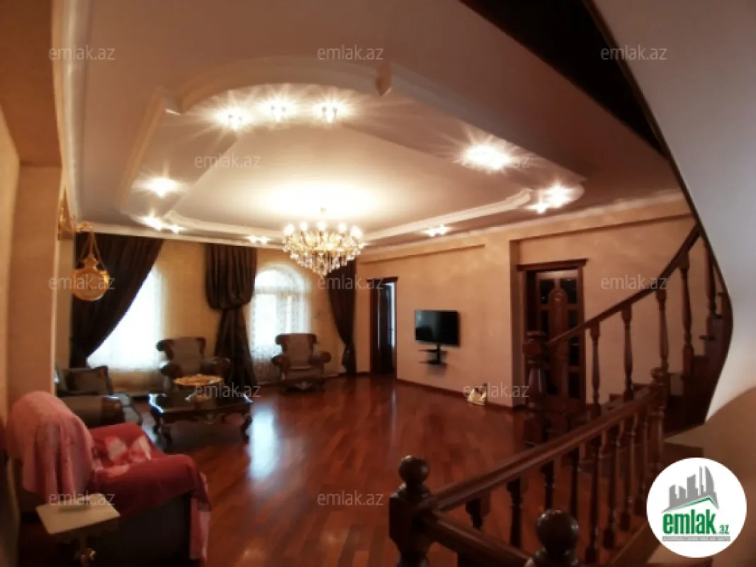 Satılır 5 otaqlı həyət evi 500 m²
