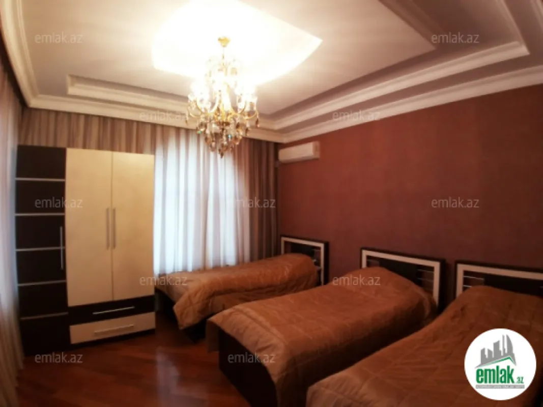 Satılır 5 otaqlı həyət evi 500 m²