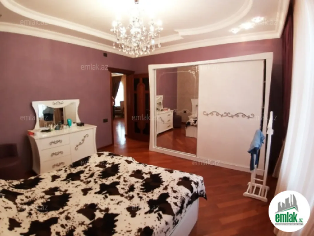 Satılır 5 otaqlı həyət evi 500 m²