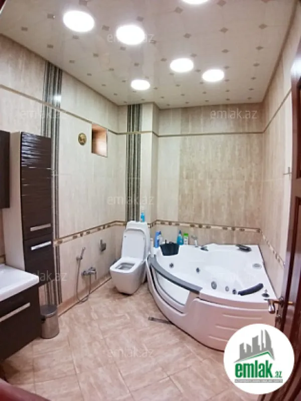 Satılır 5 otaqlı həyət evi 500 m²