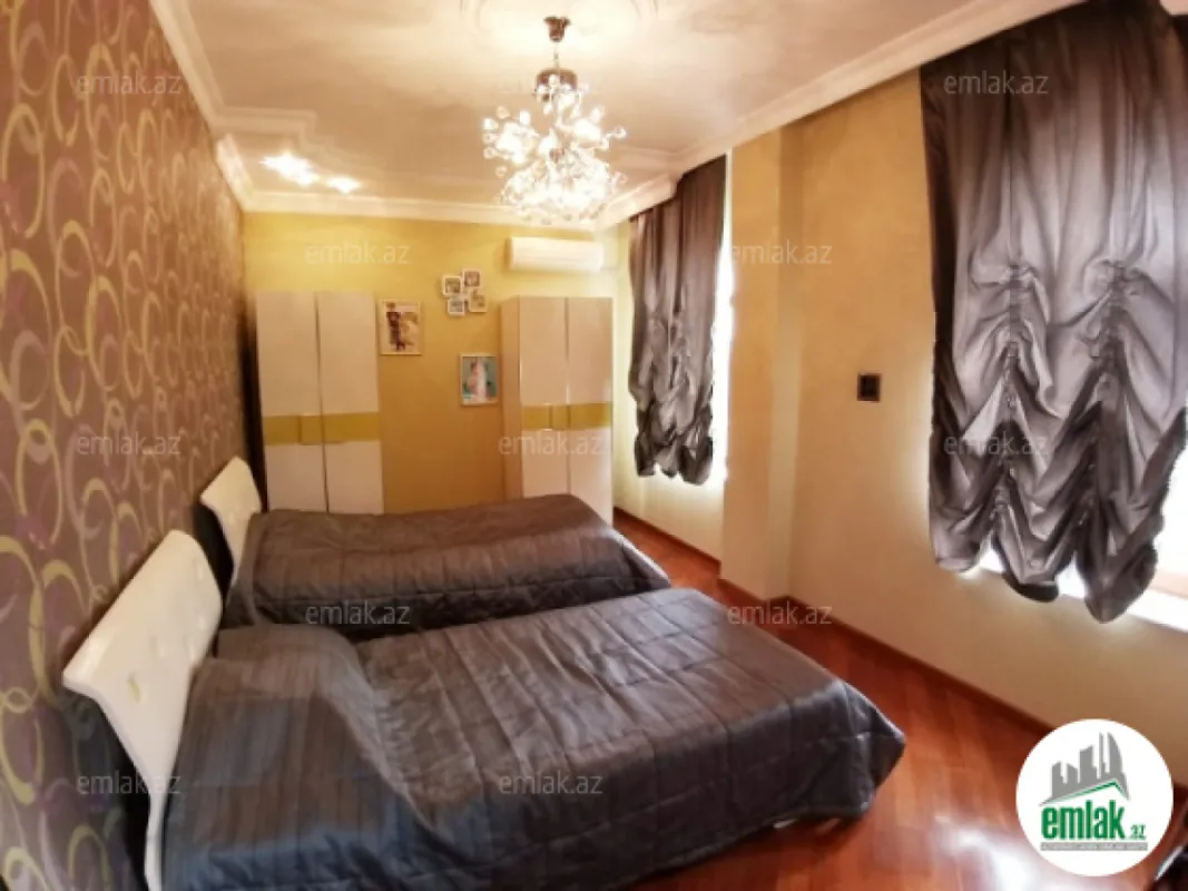 Satılır 5 otaqlı həyət evi 500 m²