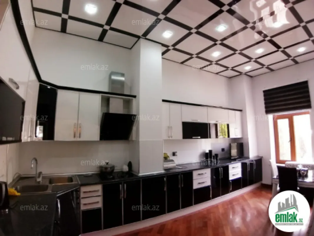 Satılır 5 otaqlı həyət evi 500 m²