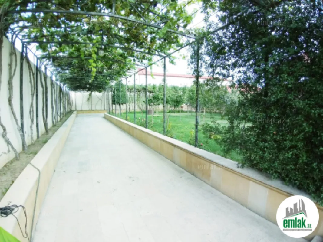 Satılır 5 otaqlı həyət evi 500 m²