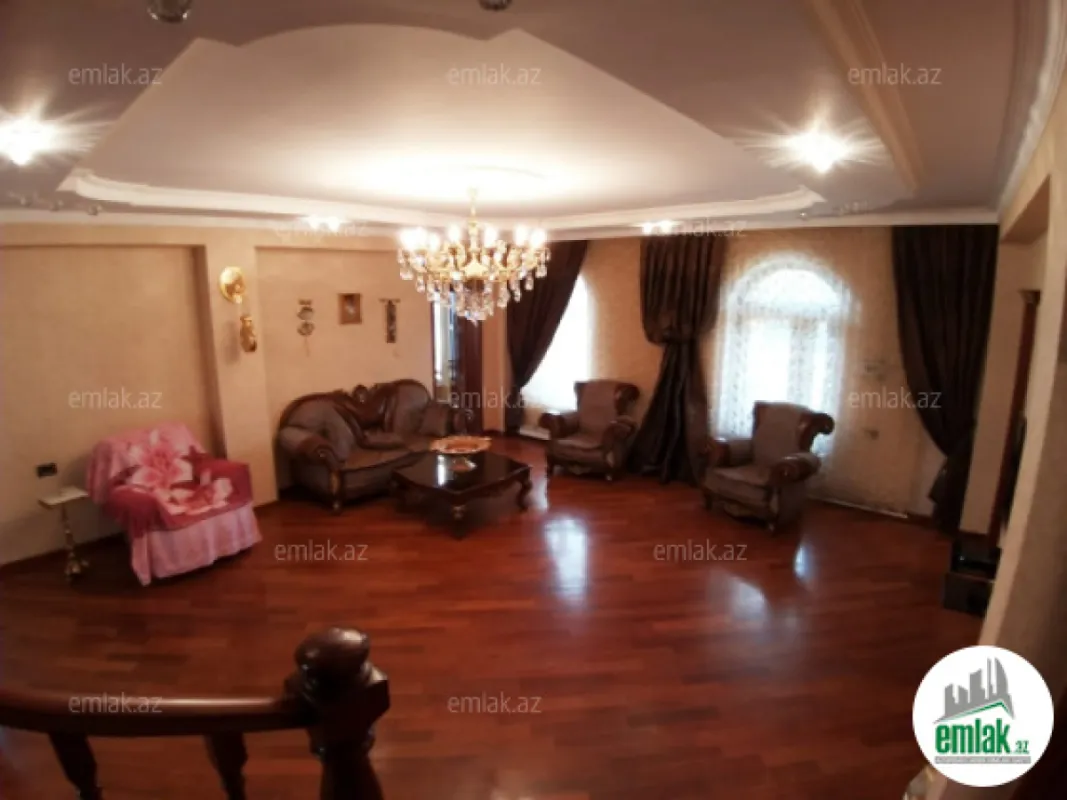Satılır 5 otaqlı həyət evi 500 m²
