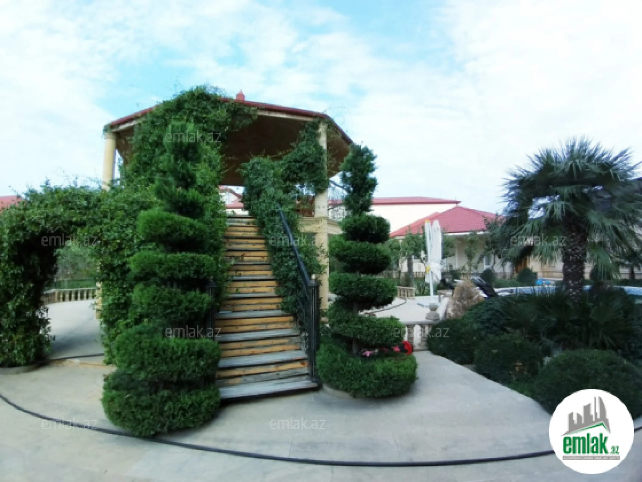 Satılır 5 otaqlı həyət evi 500 m²