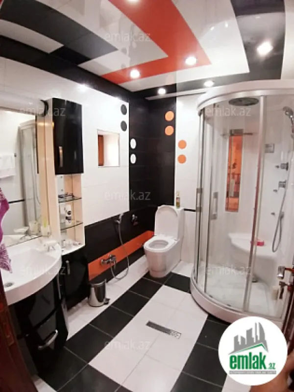 Satılır 5 otaqlı həyət evi 500 m²