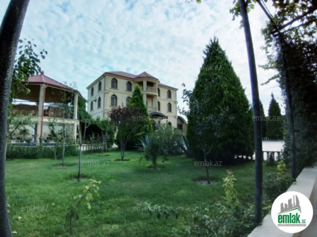 Satılır 5 otaqlı həyət evi 500 m²