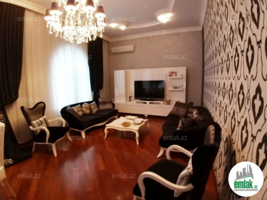 Satılır 5 otaqlı həyət evi 500 m²