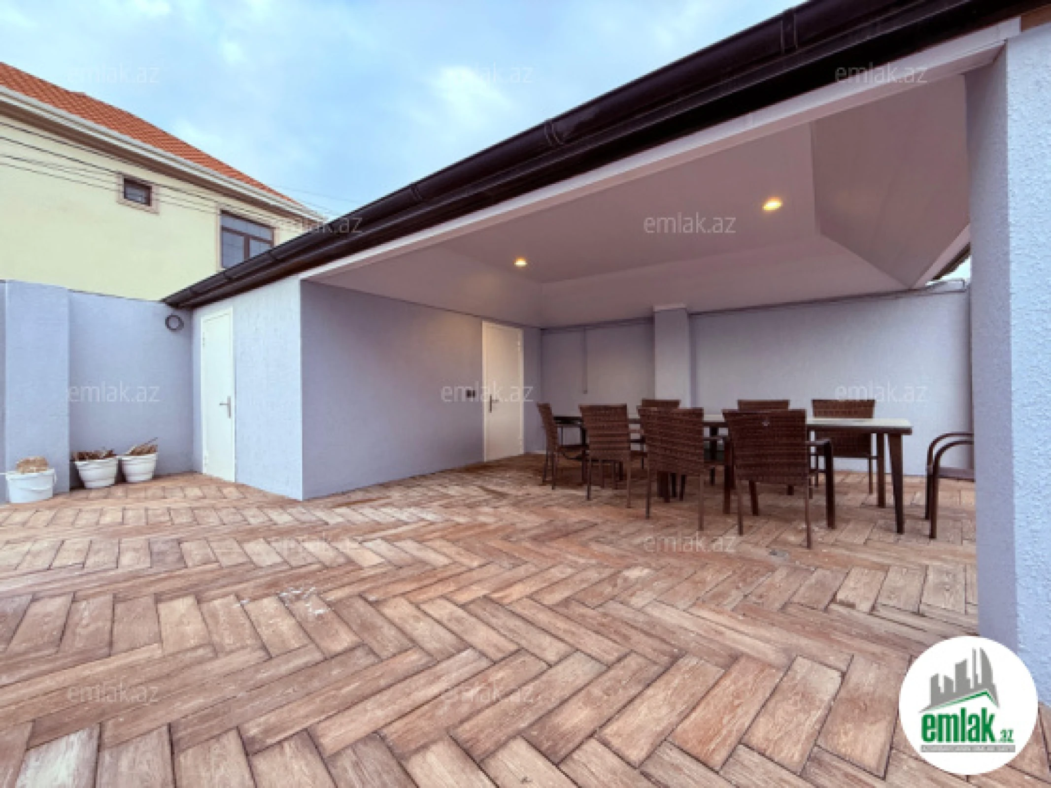 Satılır 5 otaqlı mənzil 142 m²