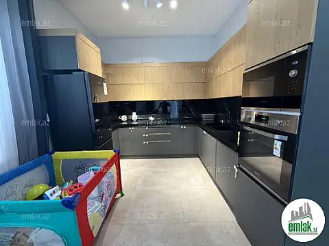Satılır 5 otaqlı mənzil 142 m²