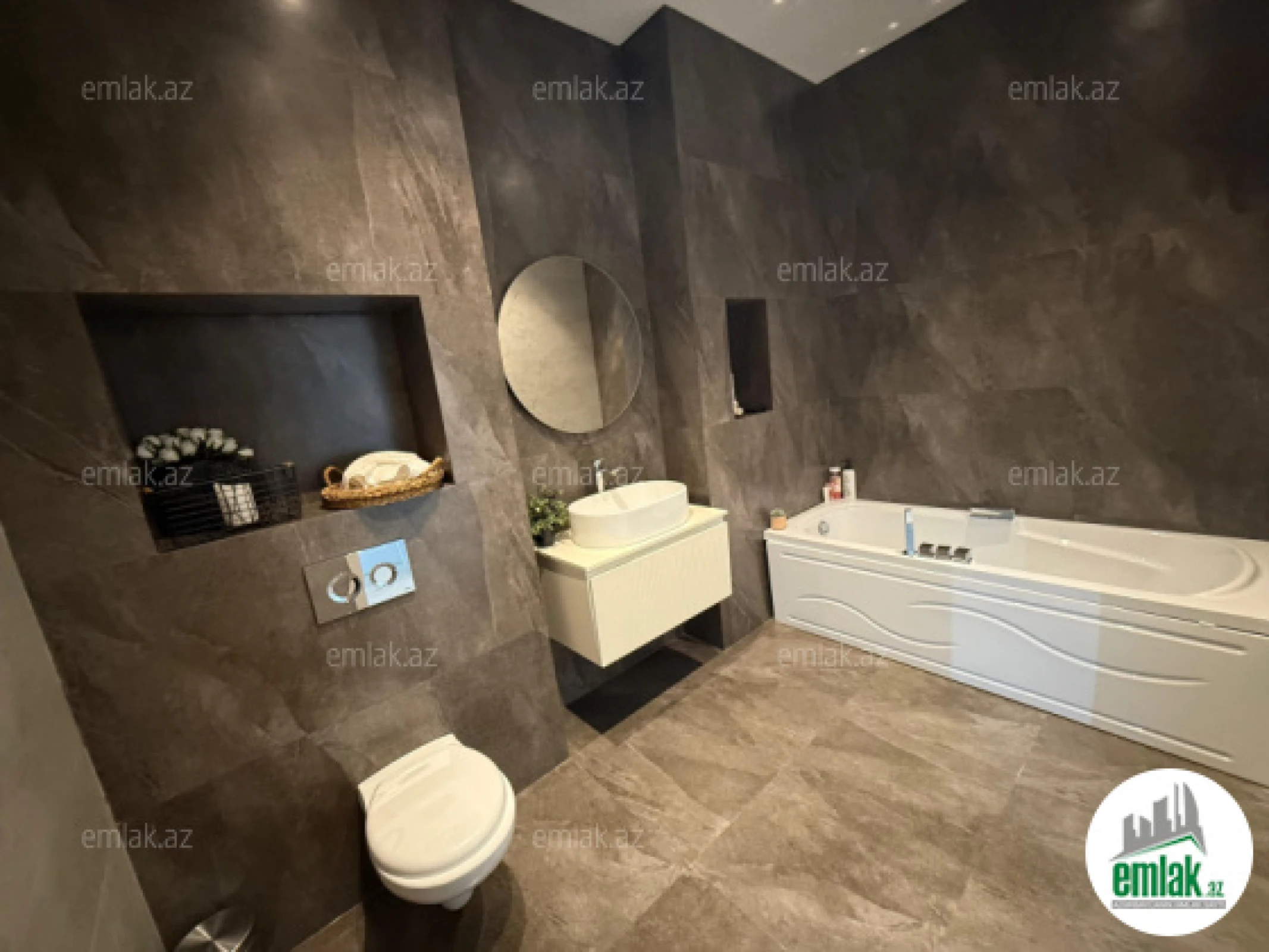 Satılır 5 otaqlı mənzil 142 m²