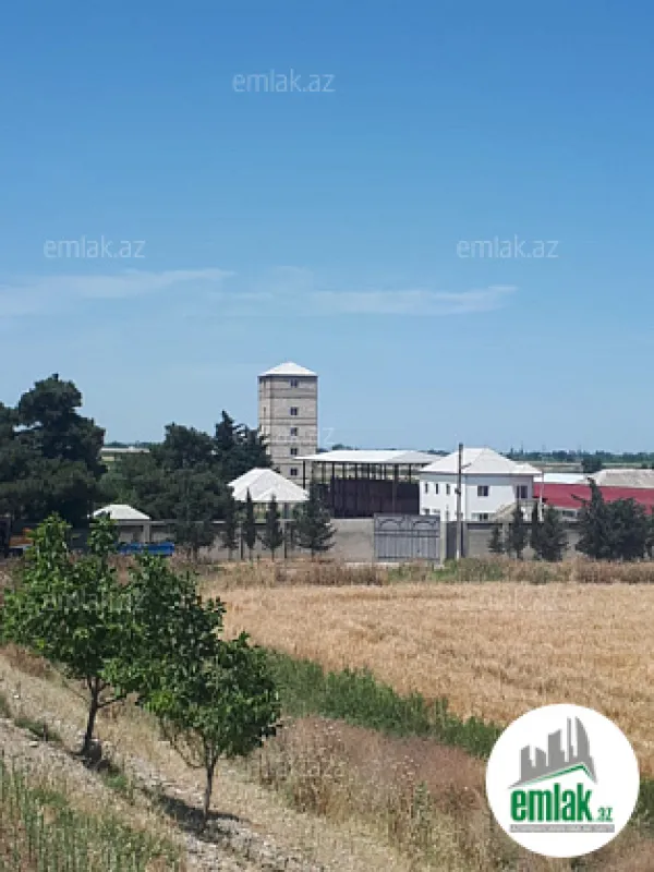 Satılır 6 otaqlı obyekt 2600 m²