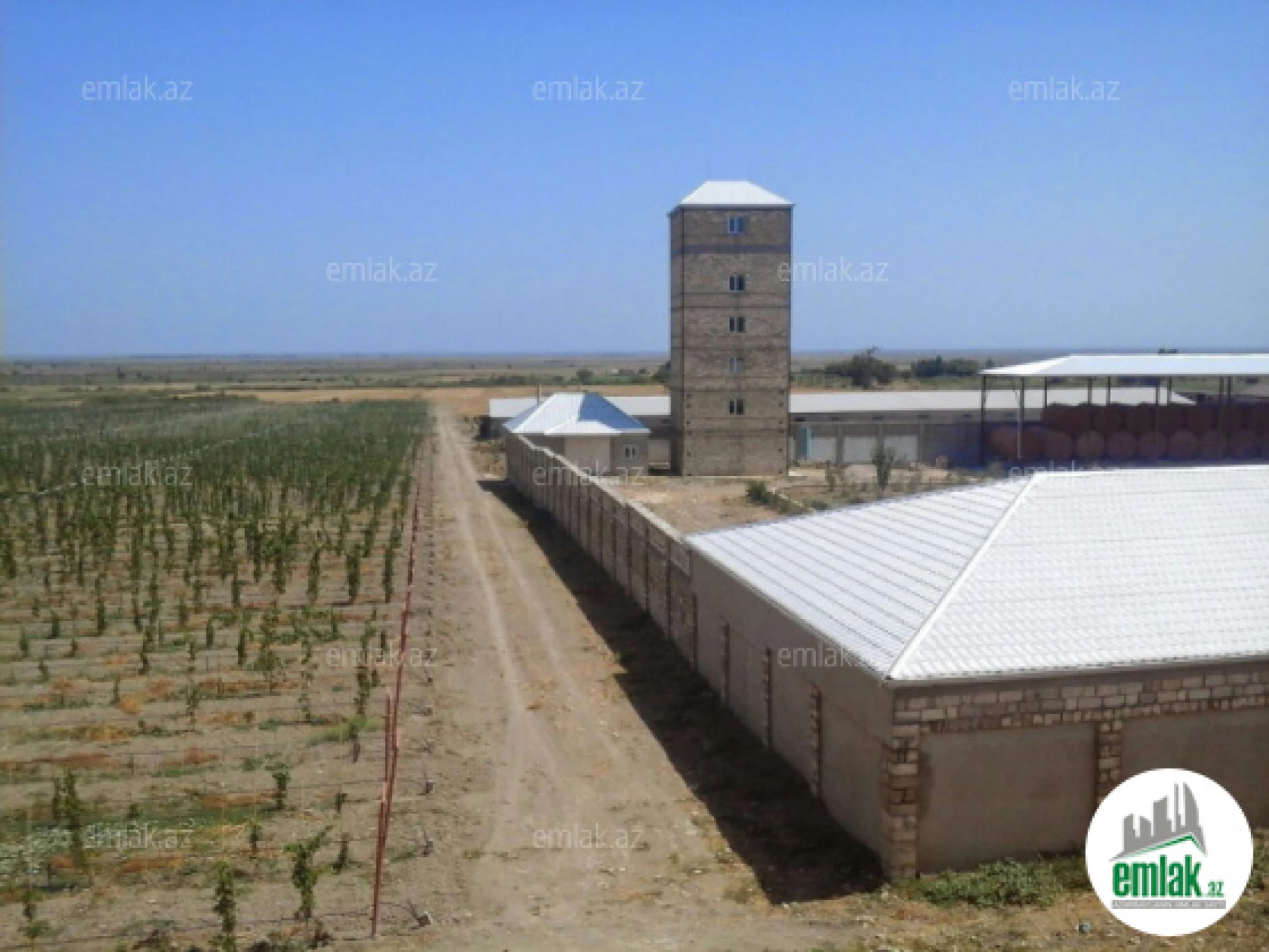 Satılır 6 otaqlı obyekt 2600 m²