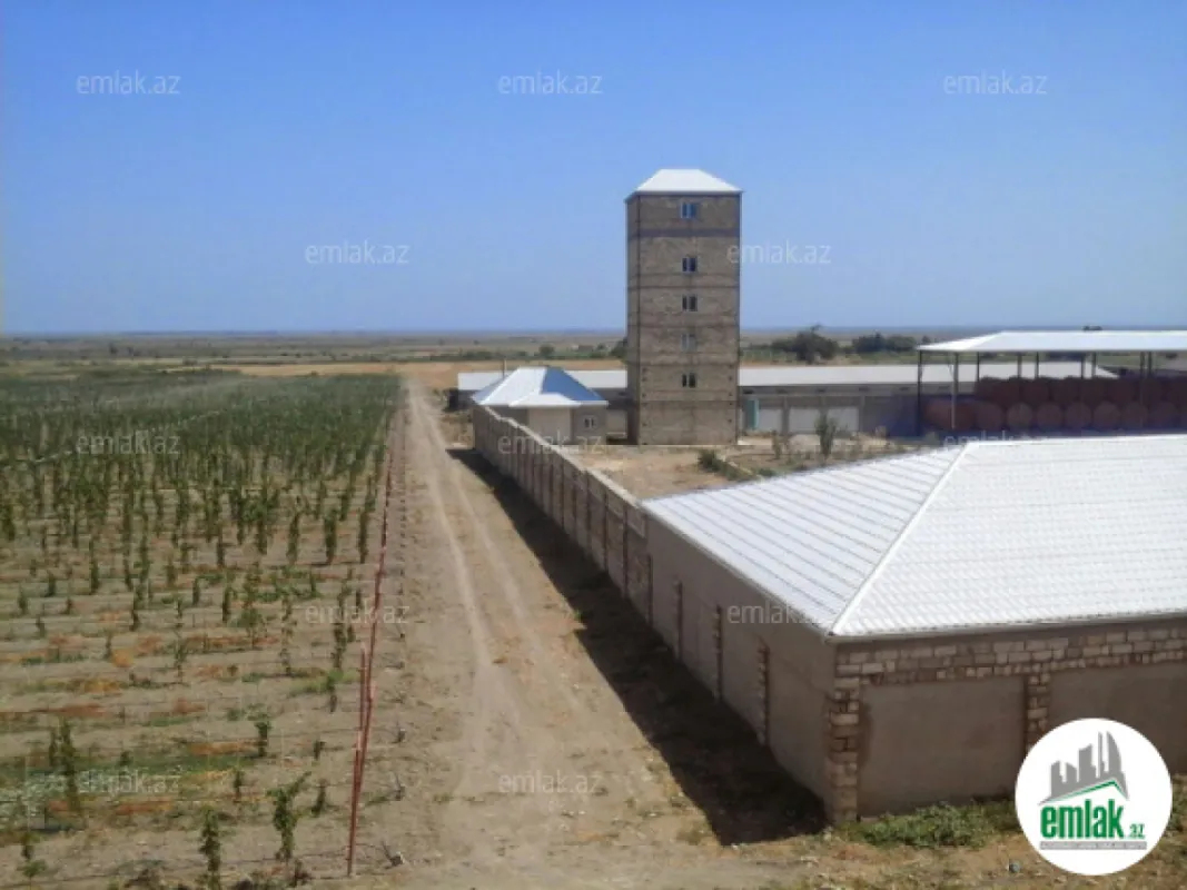 Satılır 6 otaqlı obyekt 2600 m²