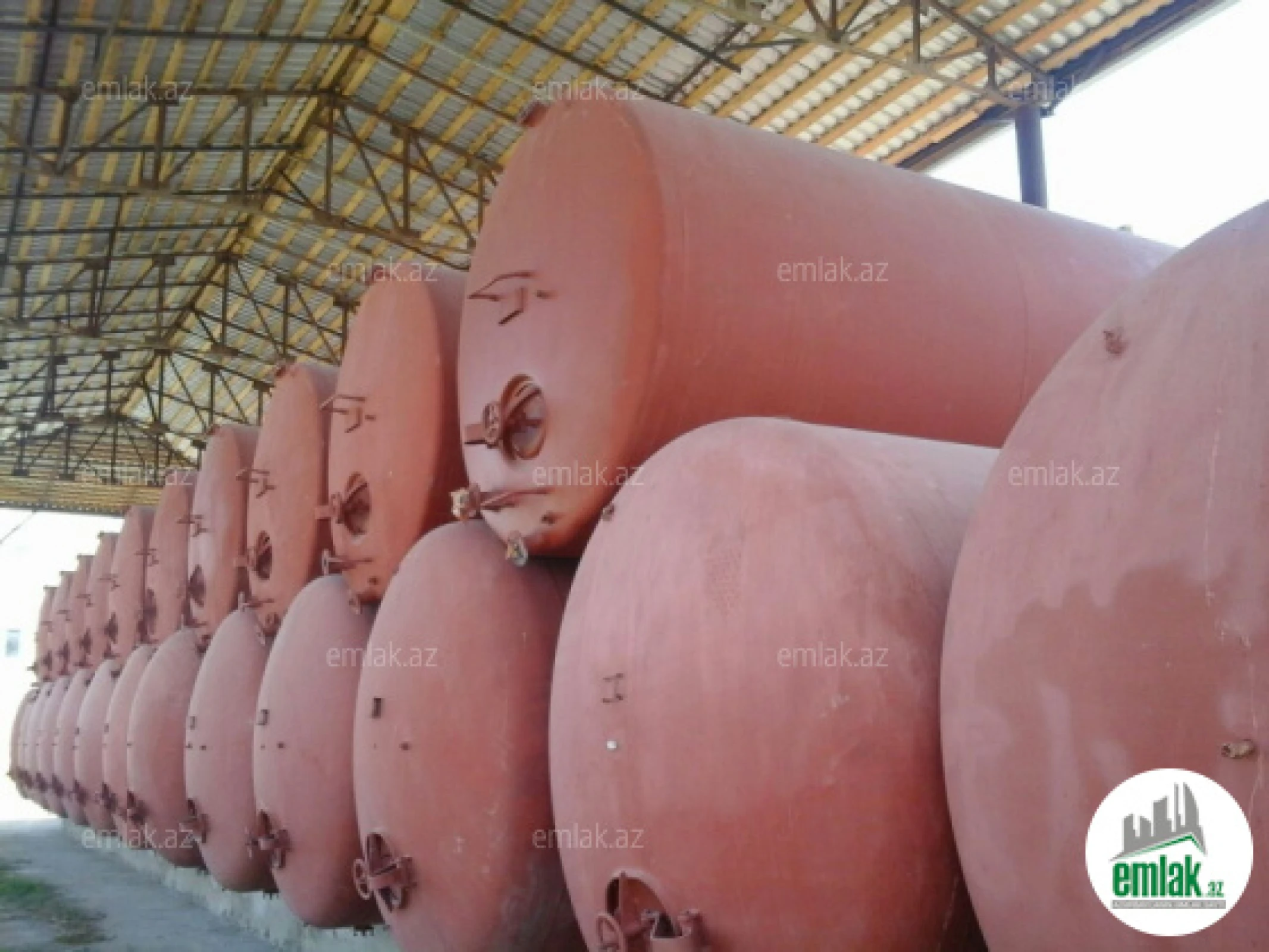 Satılır 6 otaqlı obyekt 2600 m²