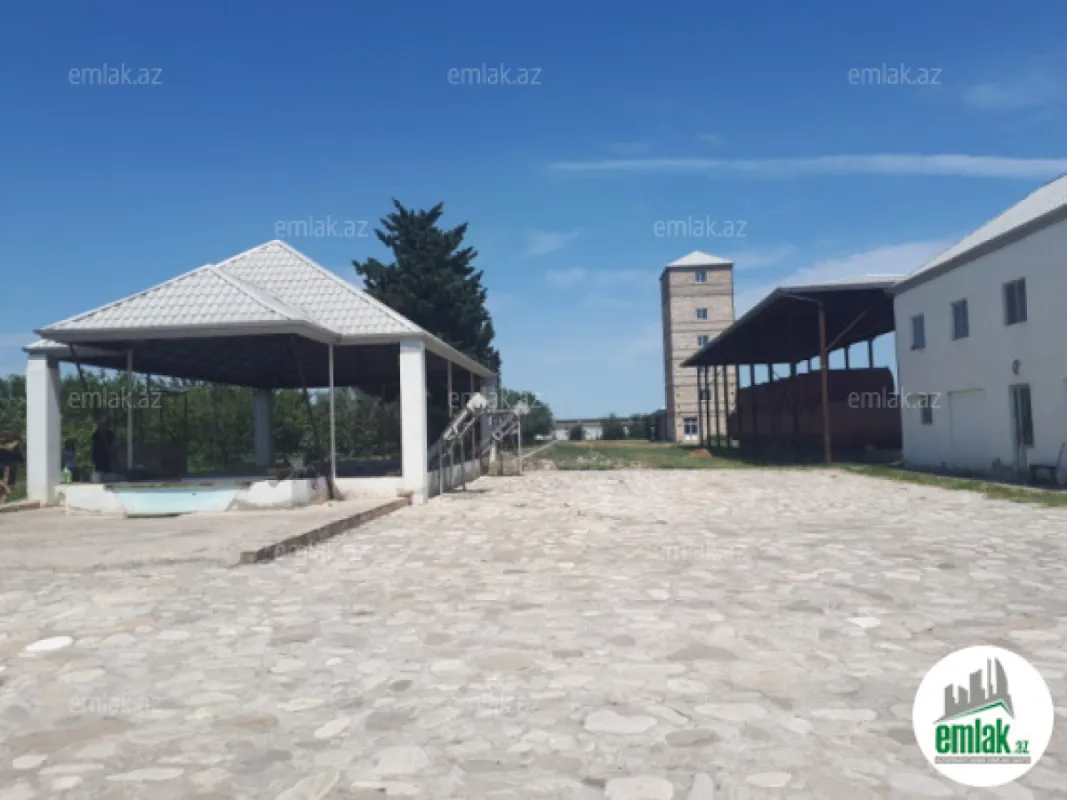 Satılır 6 otaqlı obyekt 2600 m²