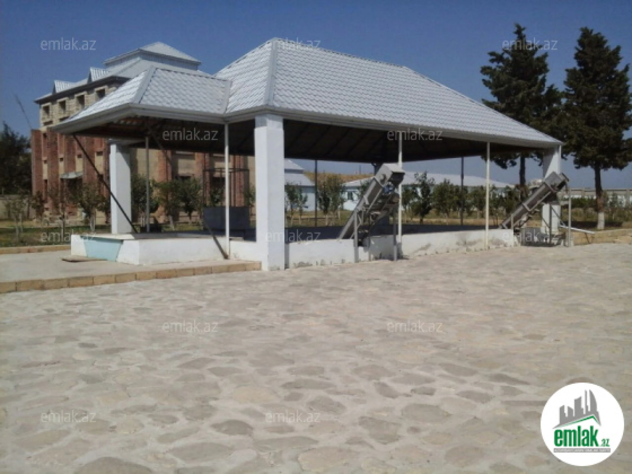 Satılır 6 otaqlı obyekt 2600 m²