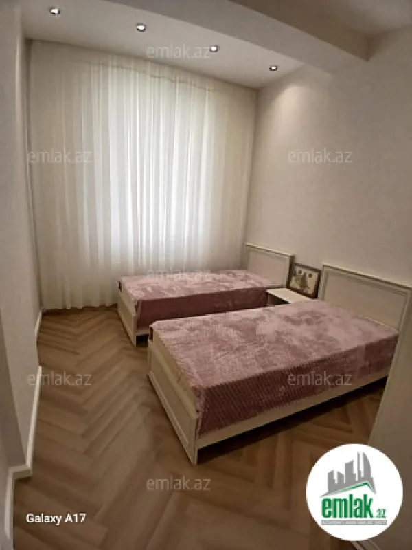 Satılır 3 otaqlı yeni tikili 80 m²