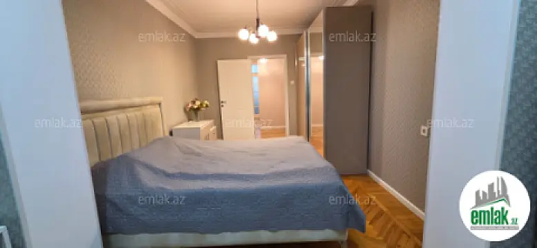 Satılır 3 otaqlı köhnə tikili 90 m²