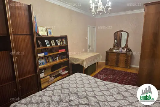 Satılır 3 otaqlı köhnə tikili 90 m²