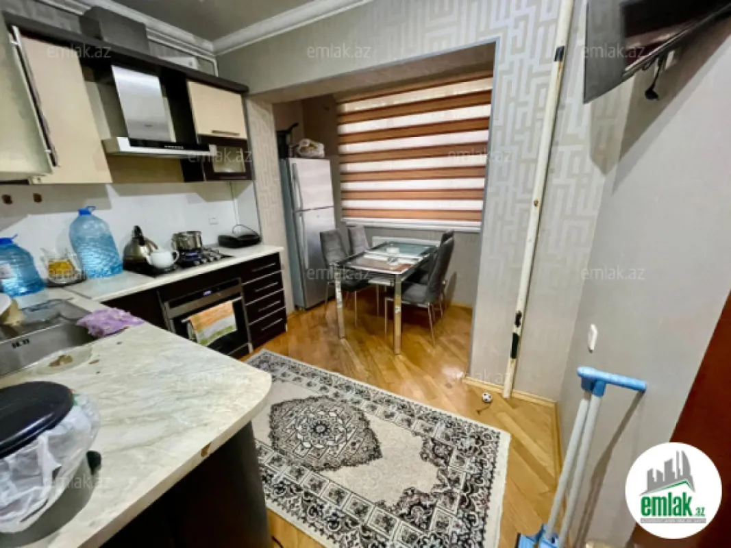 Satılır 3 otaqlı köhnə tikili 90 m²