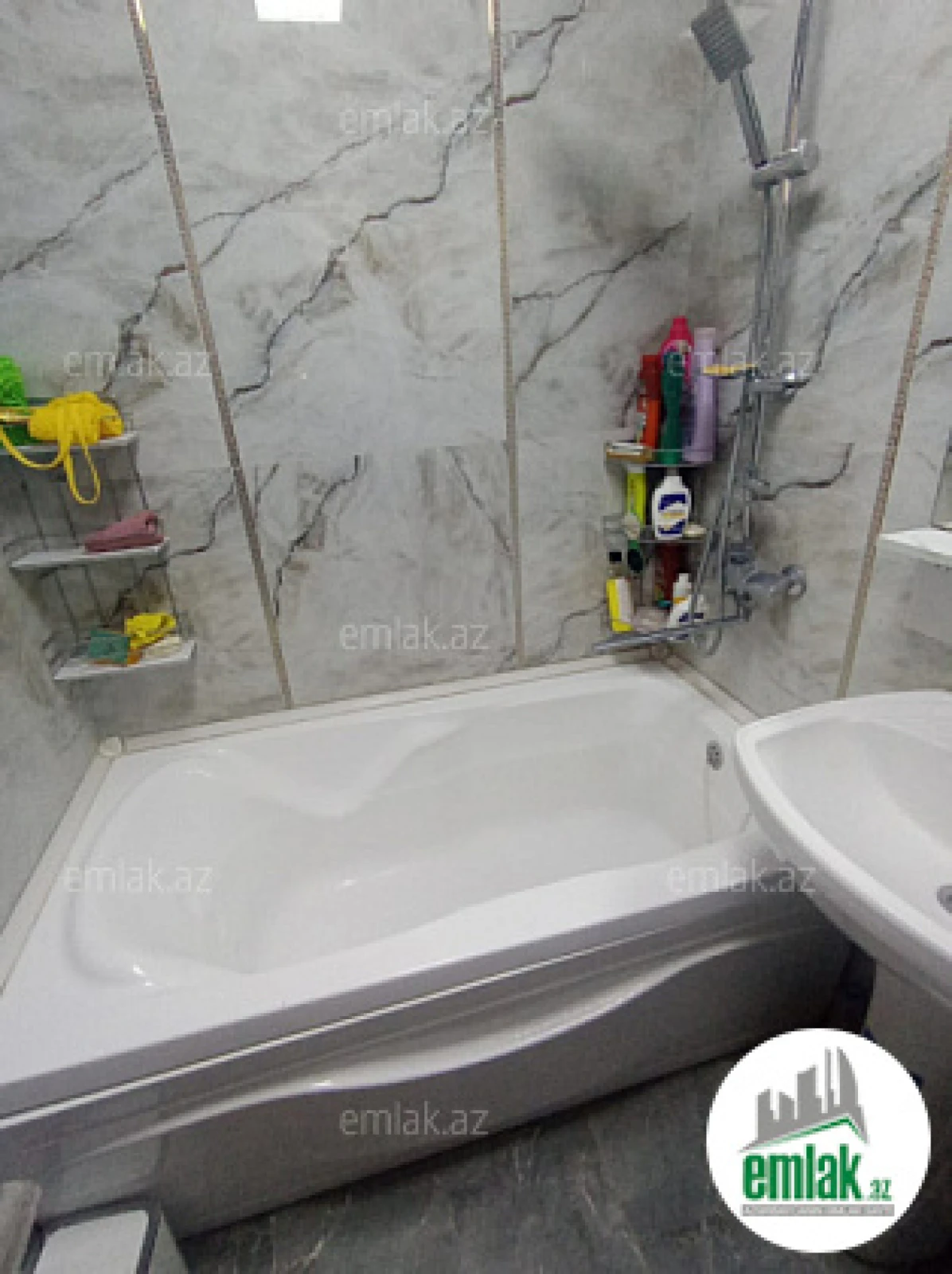 Satılır 6 otaqlı həyət evi 192 m²