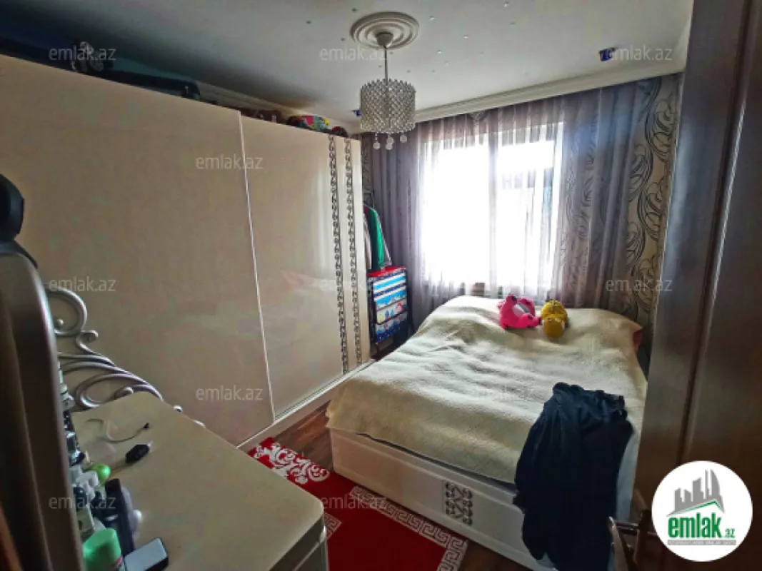 Satılır 2 otaqlı köhnə tikili 70 m²