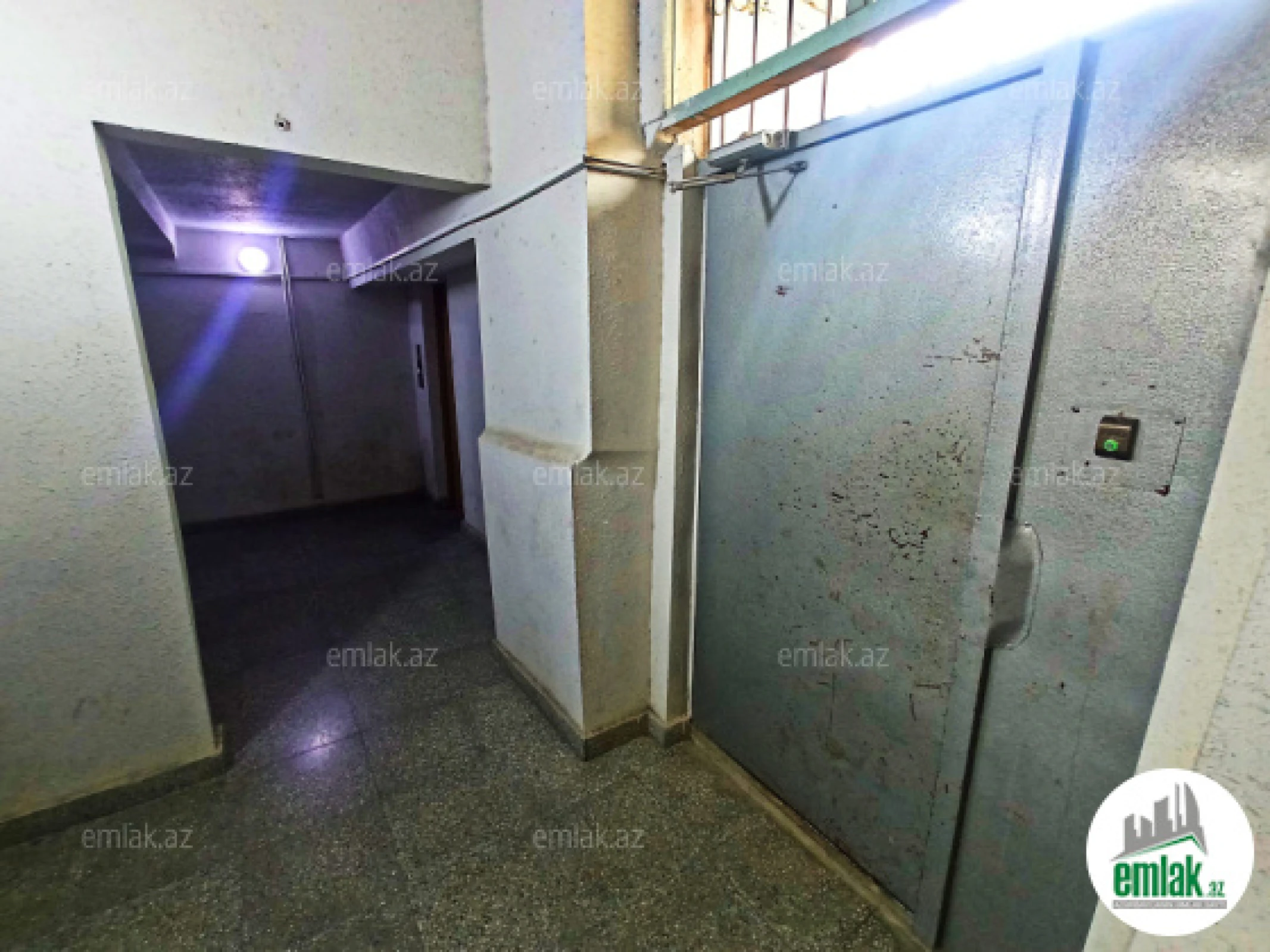 Satılır 2 otaqlı köhnə tikili 70 m²