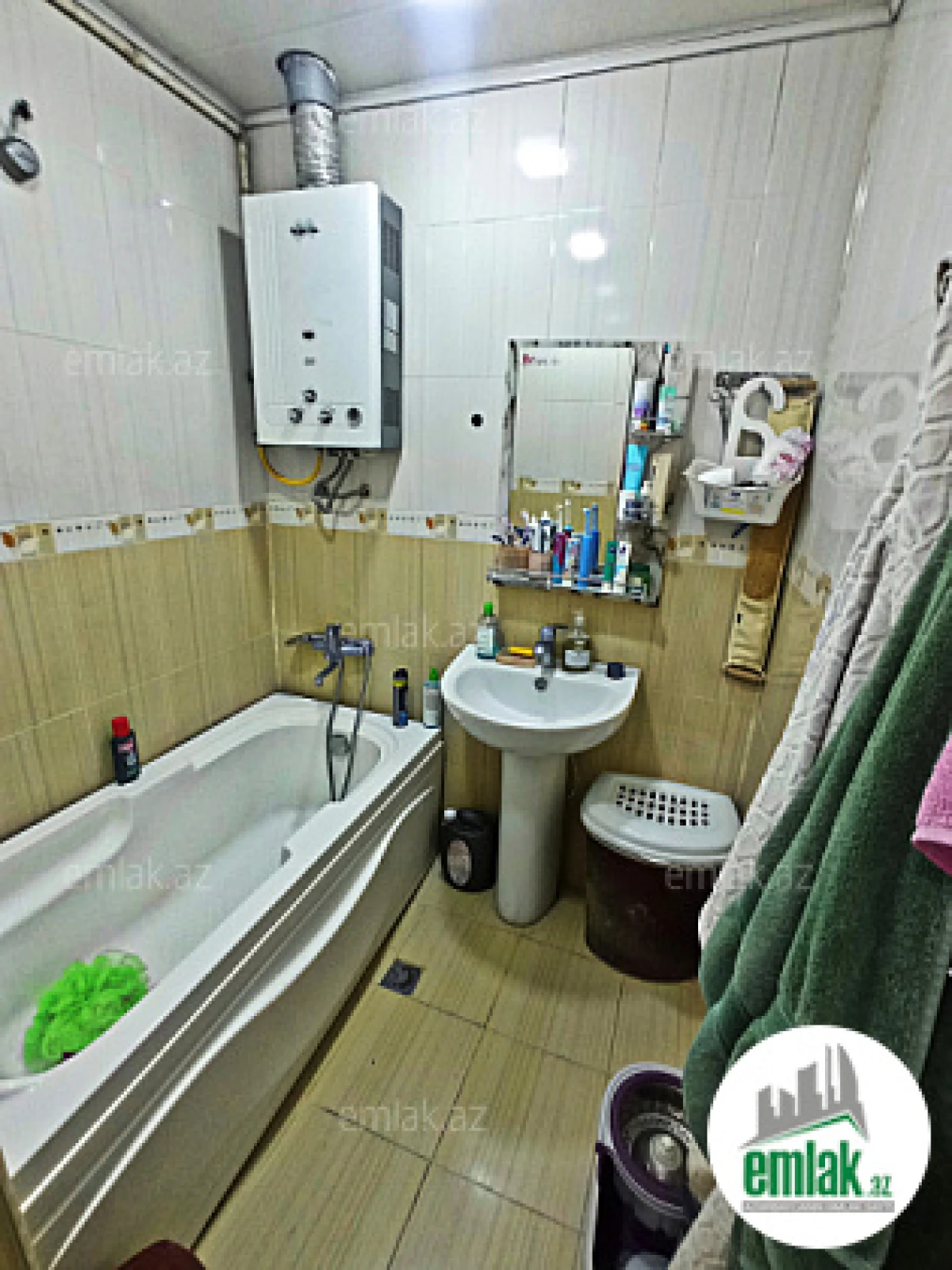 Satılır 2 otaqlı köhnə tikili 70 m²