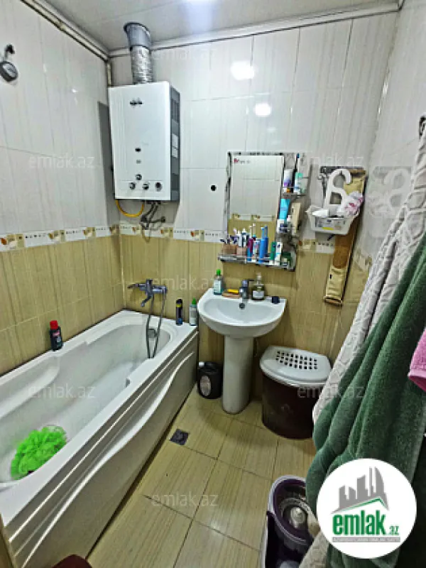 Satılır 2 otaqlı köhnə tikili 70 m²