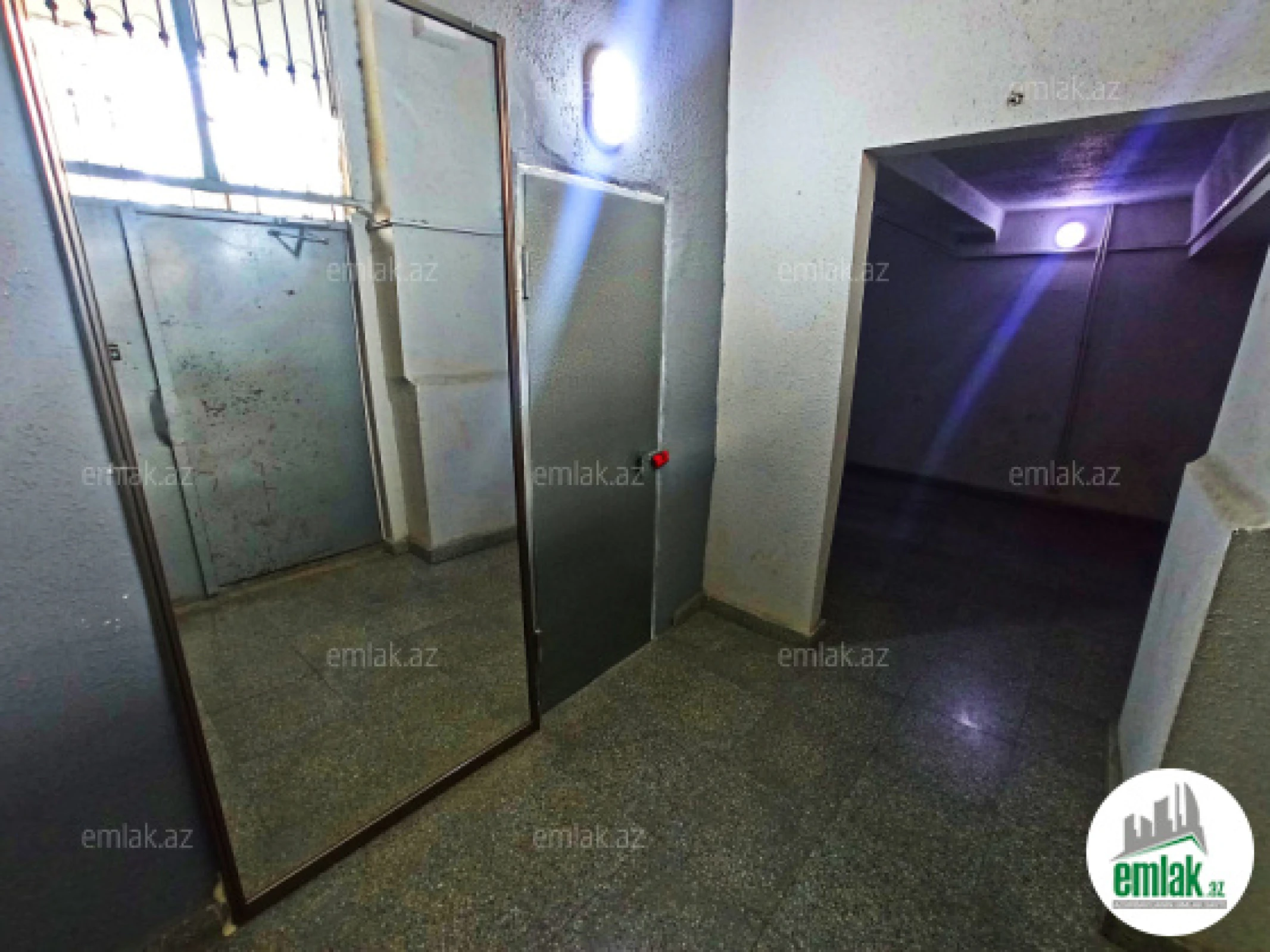 Satılır 2 otaqlı köhnə tikili 70 m²