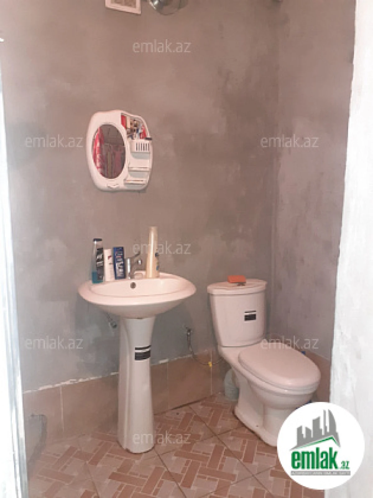 Satılır 2 otaqlı köhnə tikili 57 m²