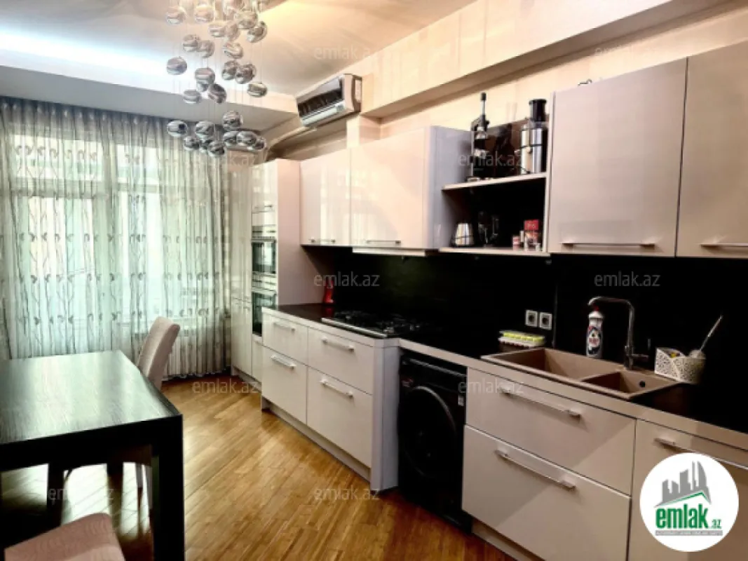 Satılır 3 otaqlı yeni tikili 170 m²