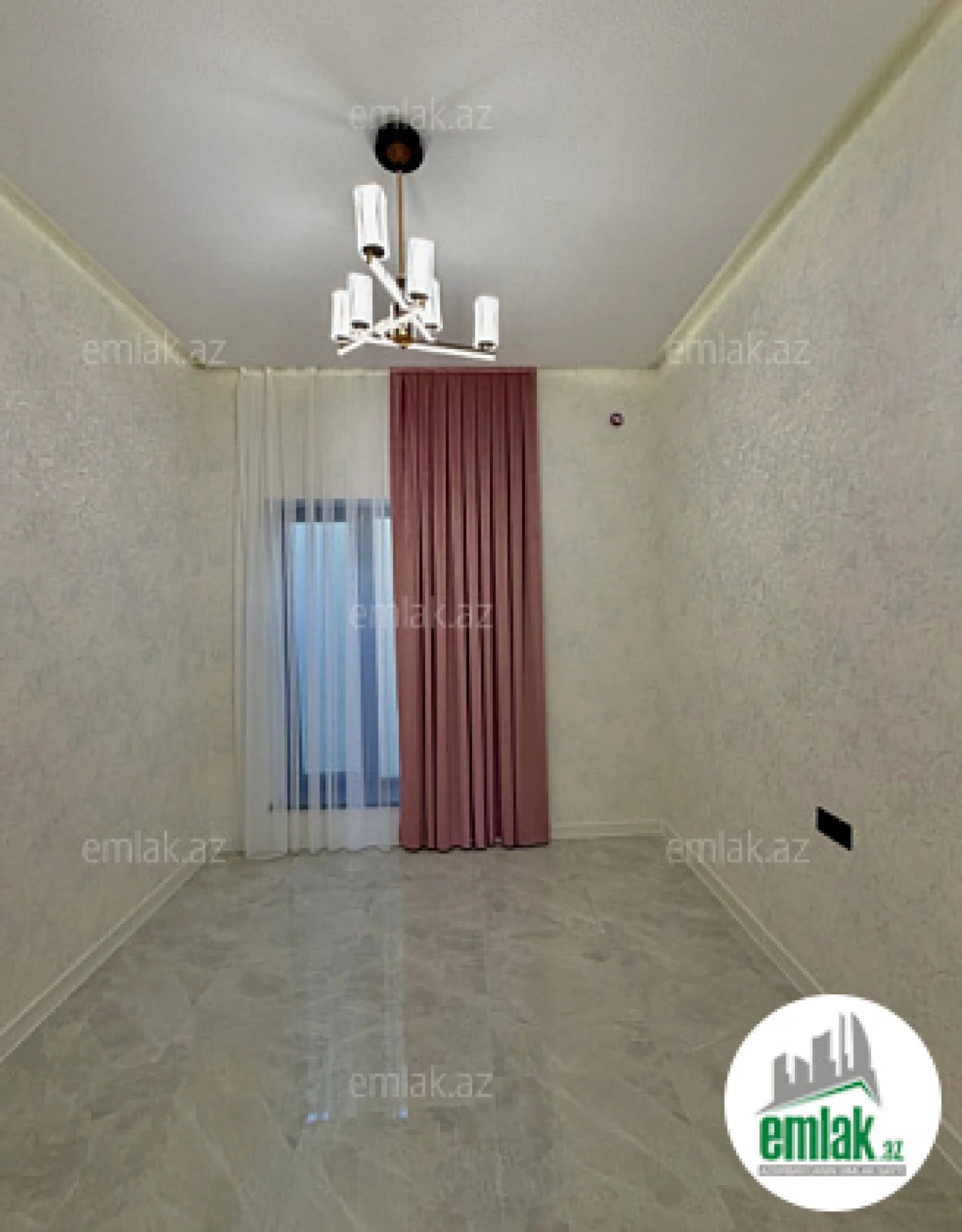 Satılır 4 otaqlı mənzil 150 m²