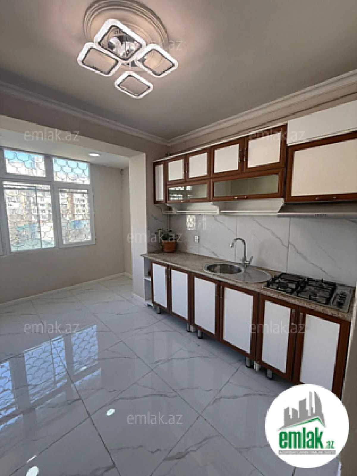 Satılır 3 otaqlı köhnə tikili 85 m²