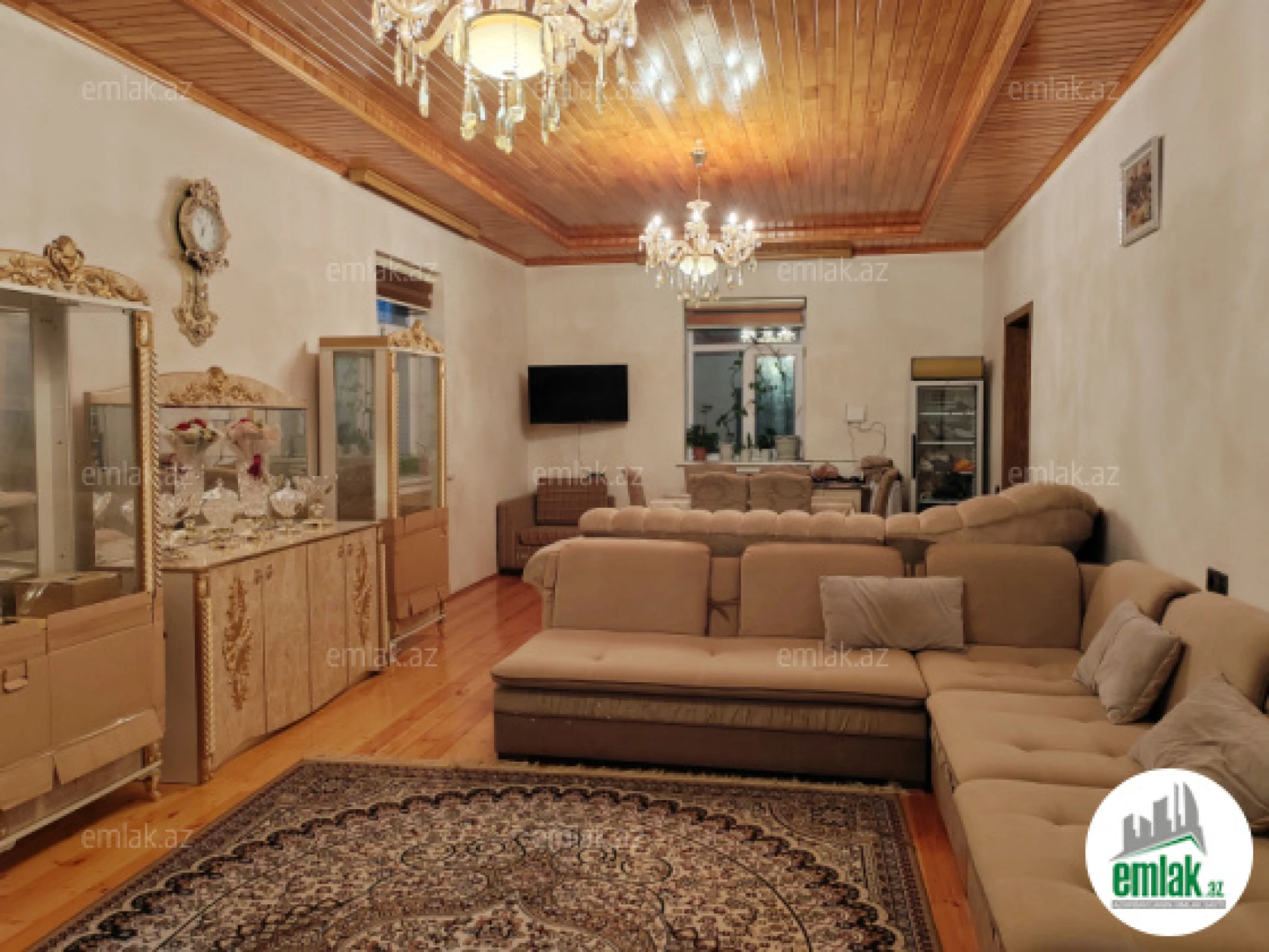 Satılır 5 otaqlı mənzil 240 m²