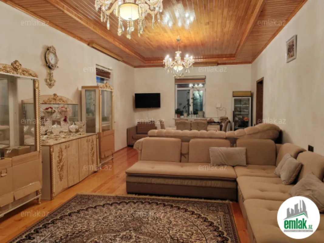 Satılır 5 otaqlı mənzil 240 m²
