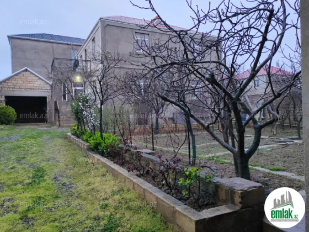 Satılır 5 otaqlı mənzil 240 m²