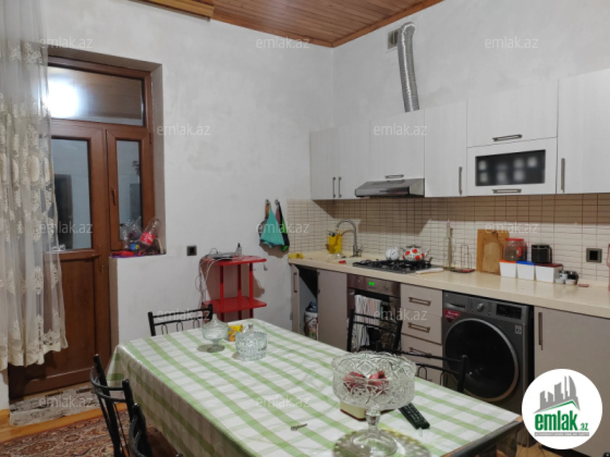 Satılır 5 otaqlı mənzil 240 m²