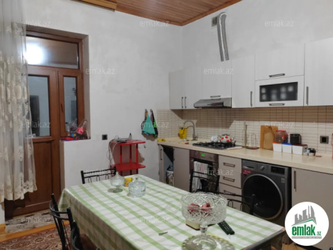 Satılır 5 otaqlı mənzil 240 m²