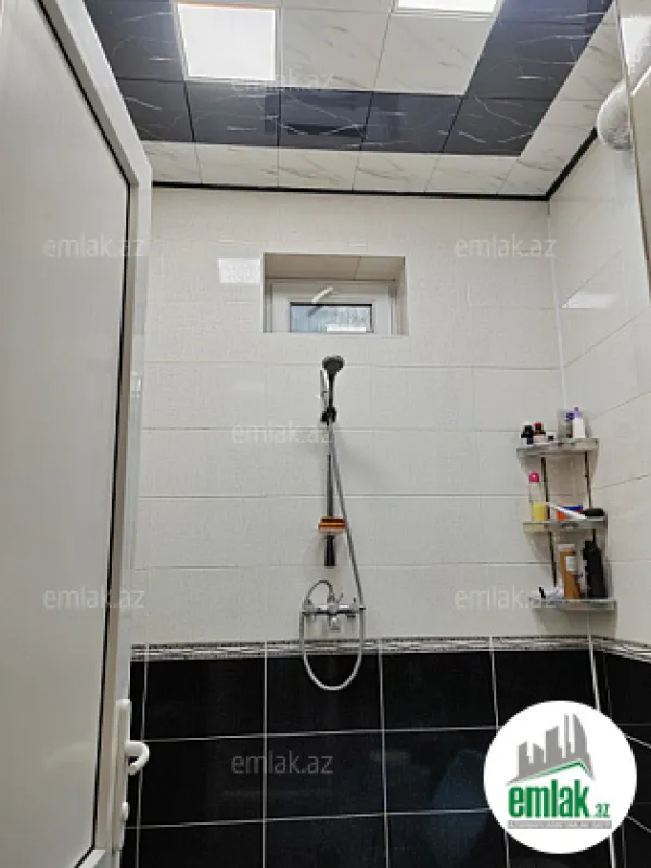 Satılır 5 otaqlı mənzil 240 m²