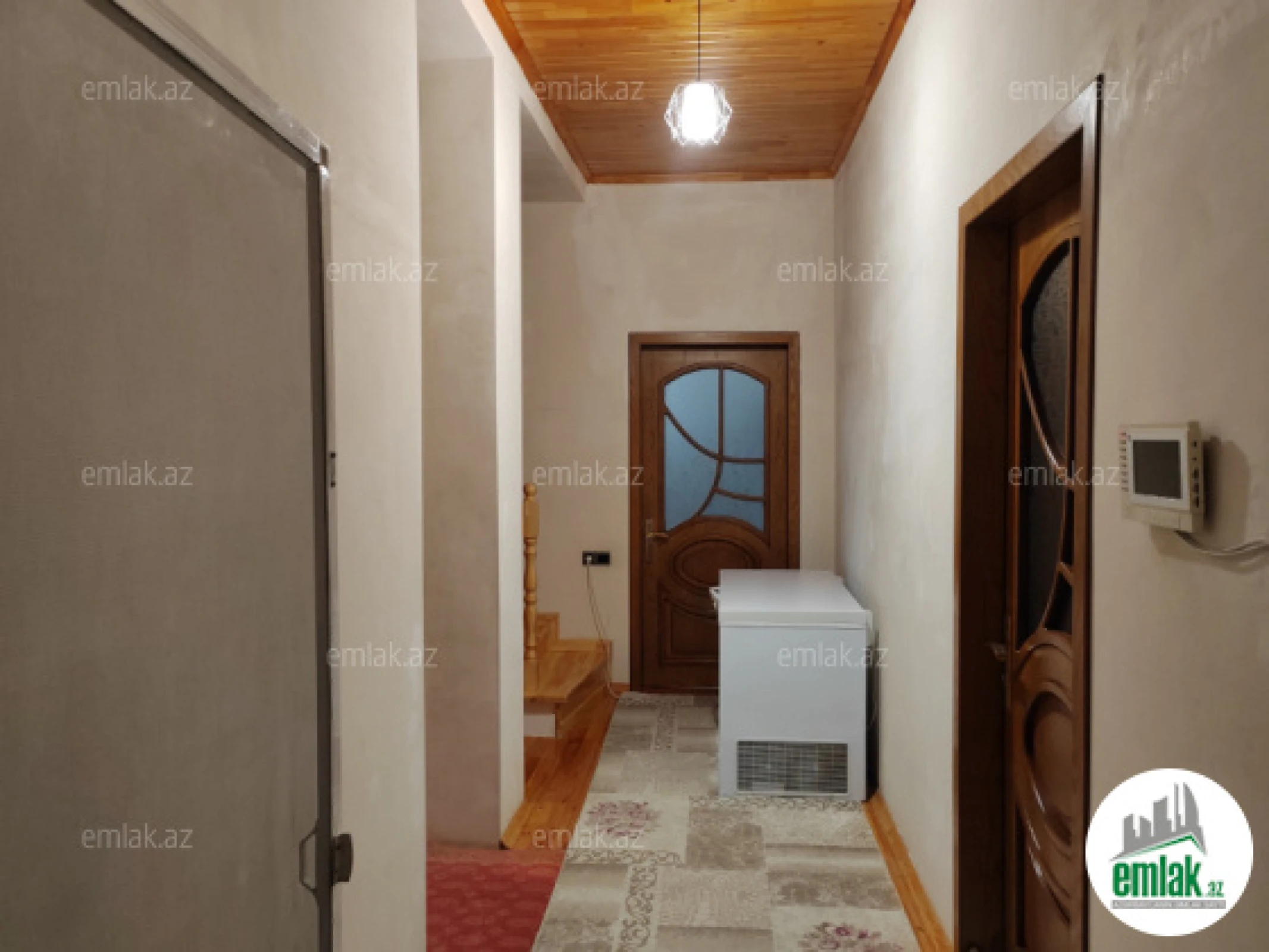 Satılır 5 otaqlı mənzil 240 m²