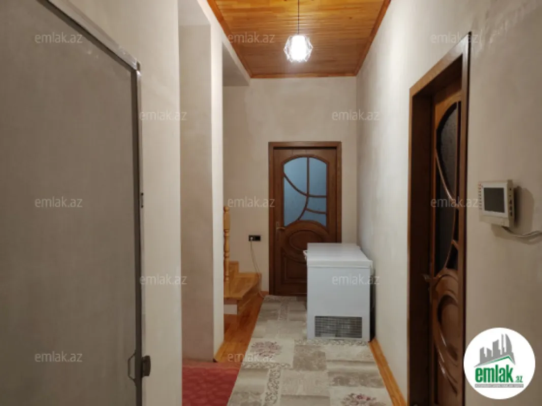 Satılır 5 otaqlı mənzil 240 m²