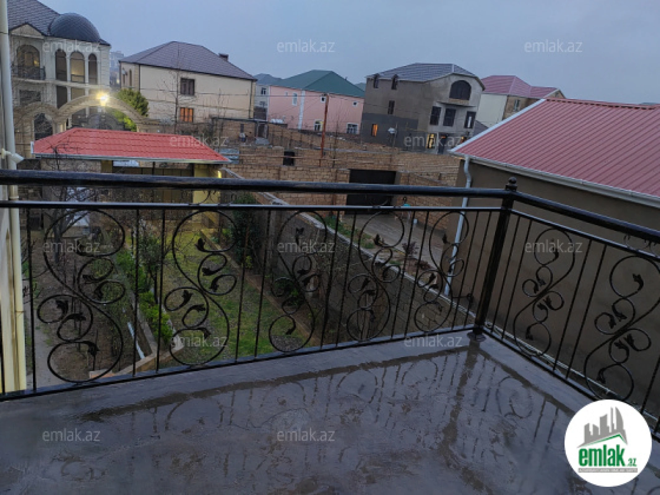 Satılır 5 otaqlı mənzil 240 m²