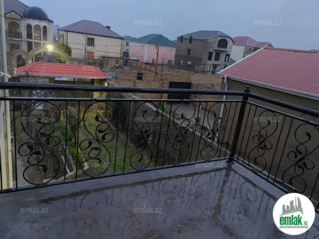 Satılır 5 otaqlı mənzil 240 m²