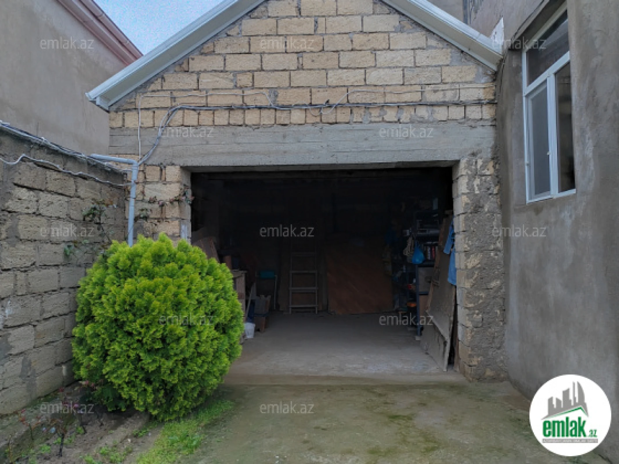 Satılır 5 otaqlı mənzil 240 m²