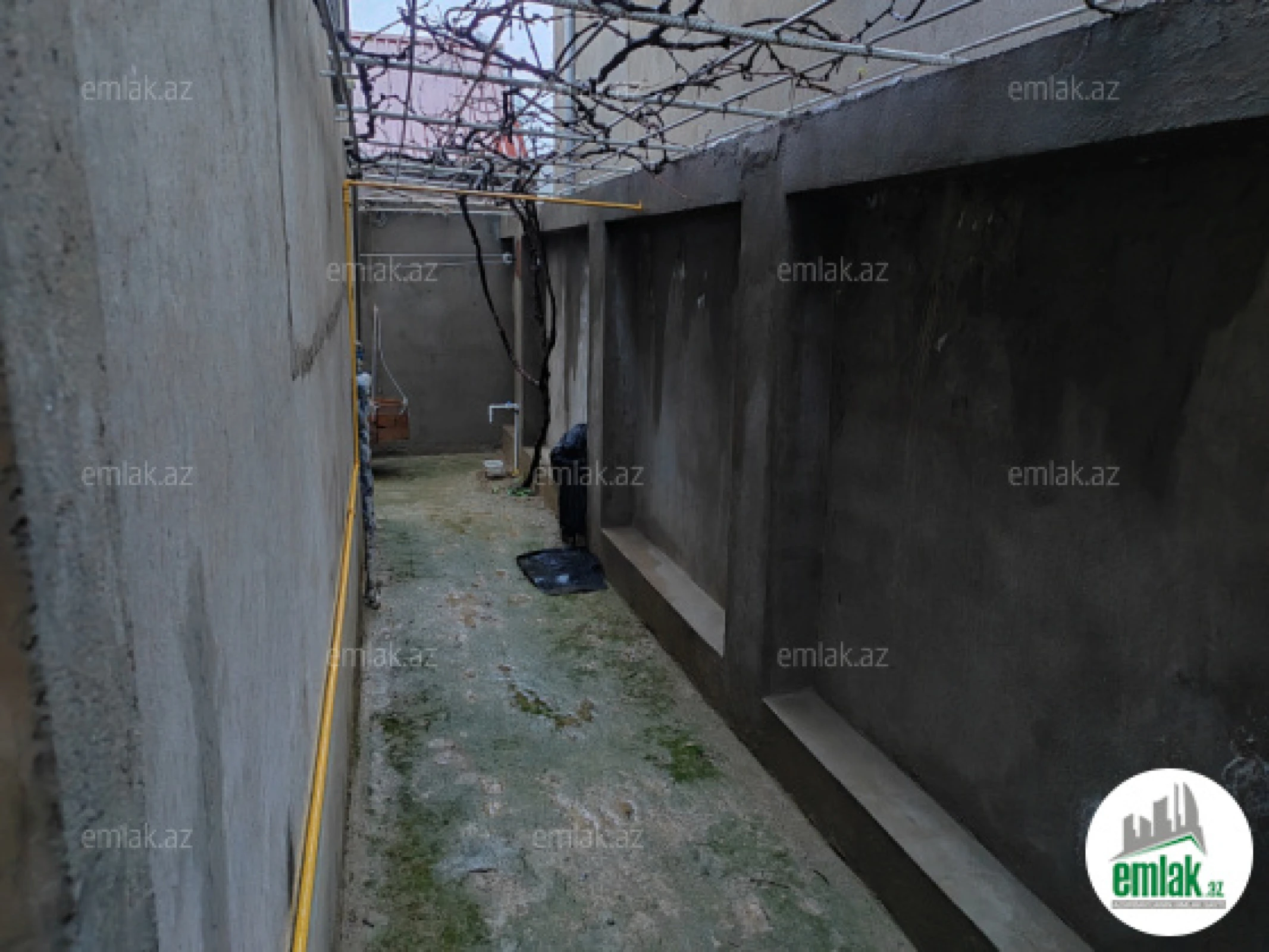 Satılır 5 otaqlı mənzil 240 m²