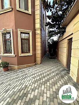 Satılır 8 otaqlı həyət evi 375 m²